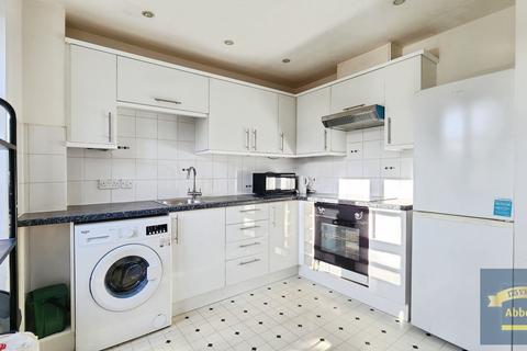 3 bedroom apartment to rent, Albany Gardens, Colchester, CO2