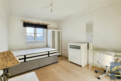 3 bedroom apartment to rent, Albany Gardens, Colchester, CO2