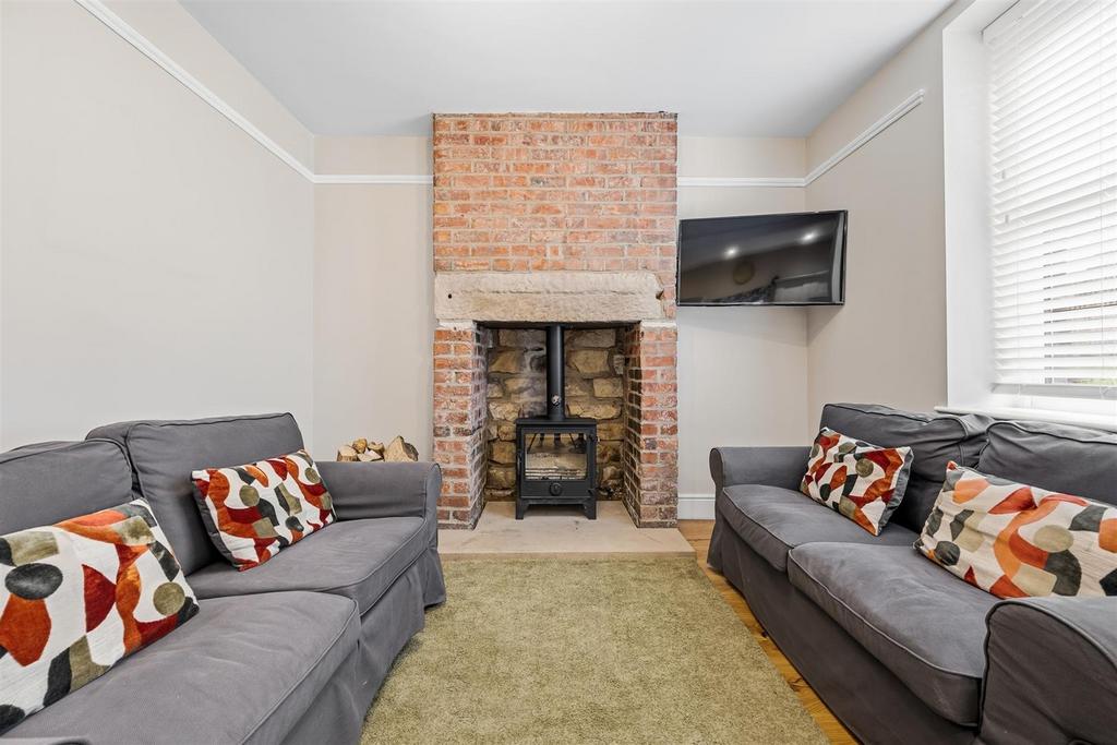 Dining Room - fireplace.jpg