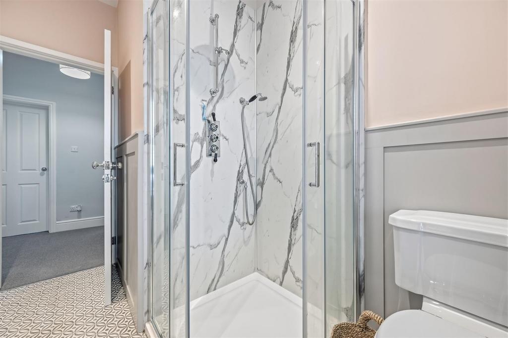 Bathroom - shower cubicle.jpg