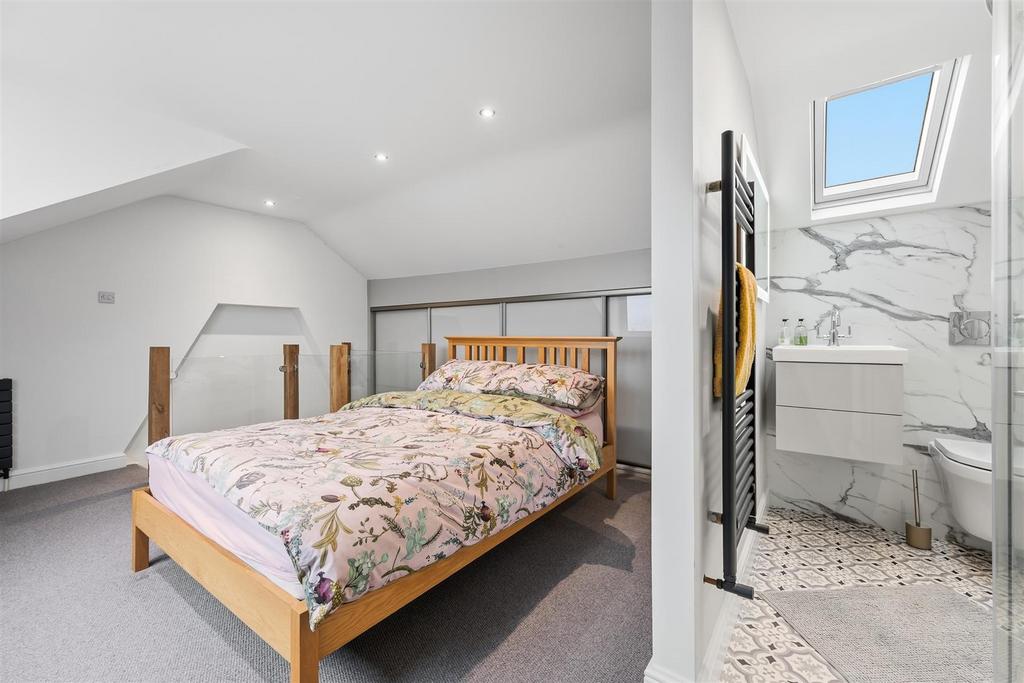 Attic Room and en-suite.jpg