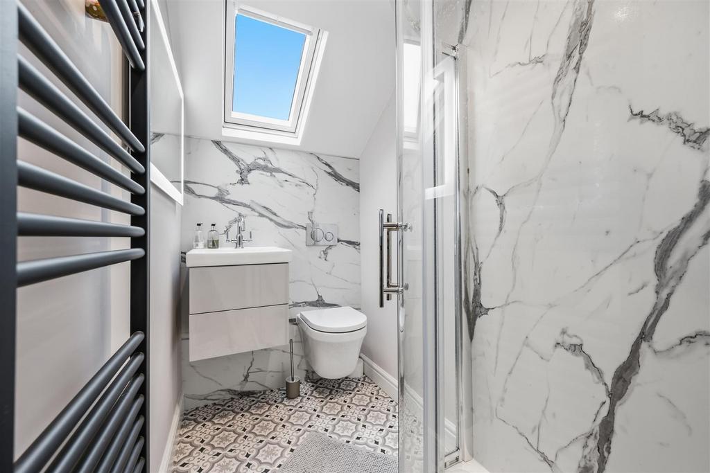 Attic Room en-suite.jpg