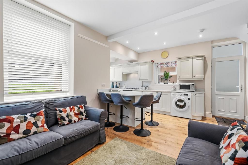 Dining Room to kitchen and breakfast bar.jpg