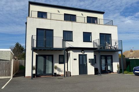 2 bedroom flat to rent, Pole Barn Lane, Frinton-on-Sea CO13