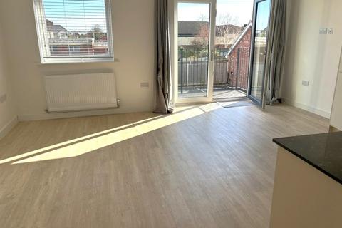 2 bedroom flat to rent, Pole Barn Lane, Frinton-on-Sea CO13