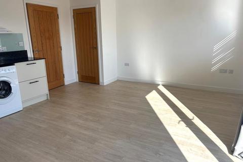 2 bedroom flat to rent, Pole Barn Lane, Frinton-on-Sea CO13