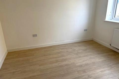 2 bedroom flat to rent, Pole Barn Lane, Frinton-on-Sea CO13