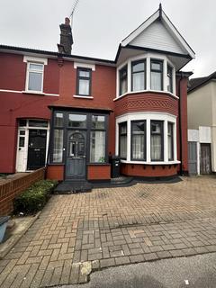 undefined, Lynford Gardens, Ilford