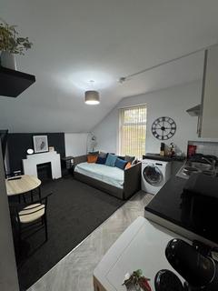 1 bedroom flat to rent, Ash Tree Road, Manchester