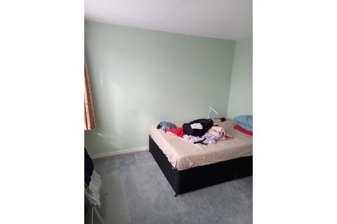 undefined, Caernarvon Close, Mitcham, CR4