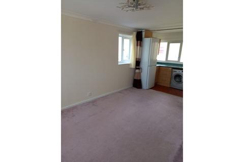 undefined, Caernarvon Close, Mitcham, CR4