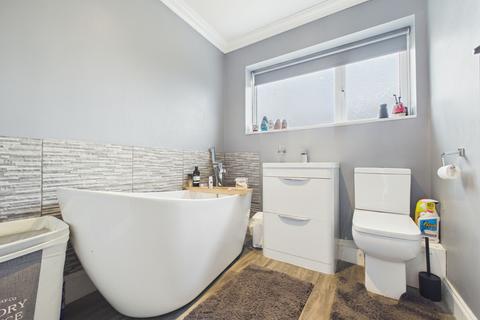 4 bedroom semi-detached house for sale, Williamsons Way, Corringham, SS17