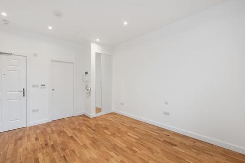 Flat to rent, Canfield Gardens