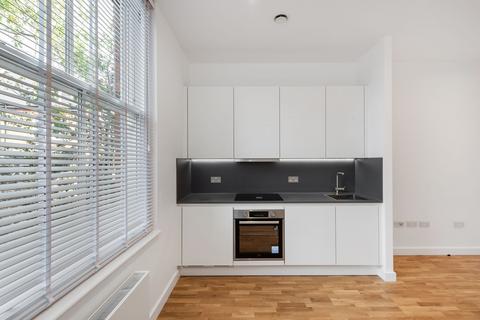 Flat to rent, Canfield Gardens