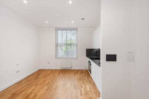Flat to rent, Canfield Gardens
