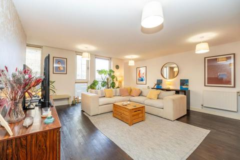 3 bedroom duplex for sale, Roseberry Place, London E8