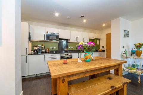 3 bedroom duplex for sale, Roseberry Place, London E8