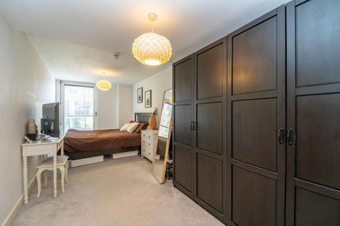 3 bedroom duplex for sale, Roseberry Place, London E8