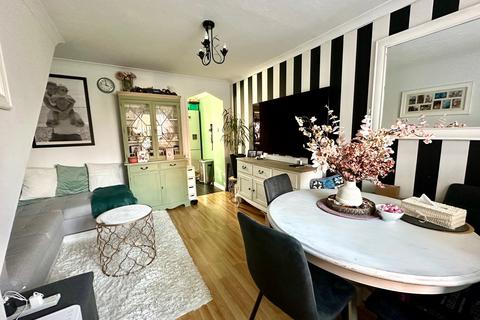 2 bedroom house to rent, Foxlea Gardens, Gosport, PO12