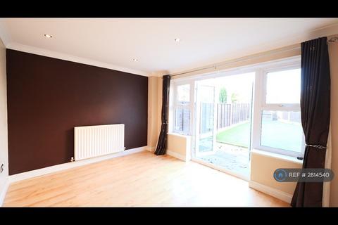 3 bedroom semi-detached house to rent, Racemeadow Crescent, Dudley, DY2