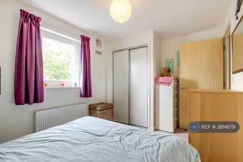 undefined, Fenton Street, London, E1