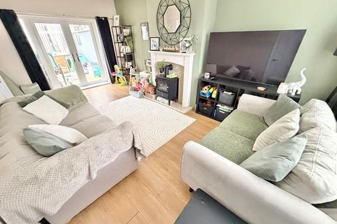 3 bedroom end of terrace house for sale, Brook Road, Great Sutton