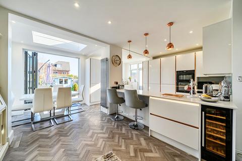 3 bedroom semi-detached house for sale, Avery Hill Road, London SE9