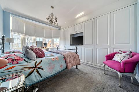 3 bedroom semi-detached house for sale, Avery Hill Road, London SE9