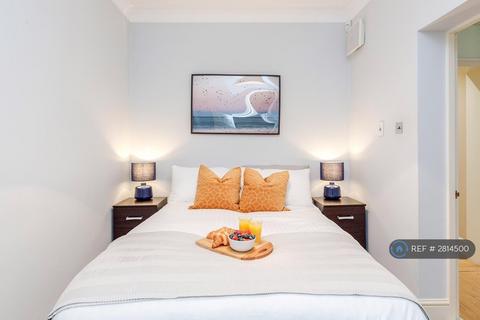 4 bedroom flat to rent, Lexham Gardens, London, W8