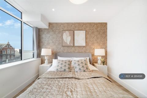 2 bedroom flat to rent, Elgar House, London, SW16