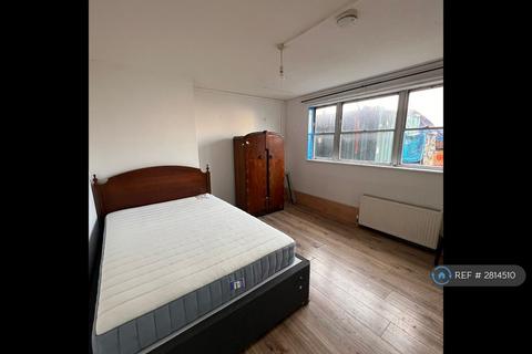 1 bedroom in a house share to rent, Ifield Road, Crawley, RH11