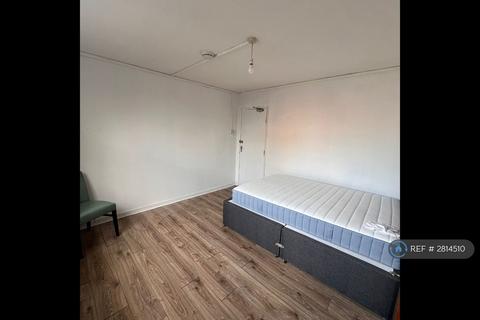 1 bedroom in a house share to rent, Ifield Road, Crawley, RH11