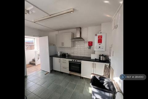 1 bedroom in a house share to rent, Ifield Road, Crawley, RH11