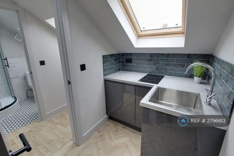 1 bedroom in a house share to rent, Bramley Road, Leicester, LE3