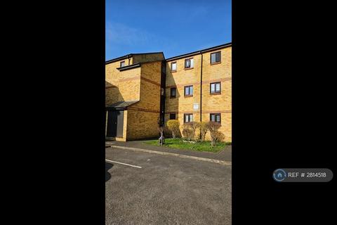 1 bedroom flat to rent, Cherry Orchard, Staines-Upon-Thames, TW18