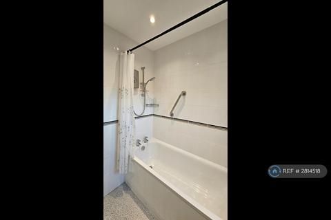 1 bedroom flat to rent, Cherry Orchard, Staines-Upon-Thames, TW18