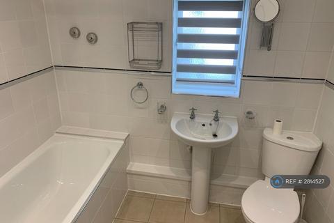 2 bedroom flat to rent, Romford Road, London, E12
