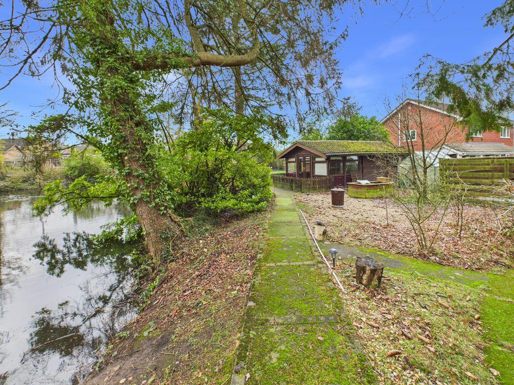 Pond &amp; Timber Cabin