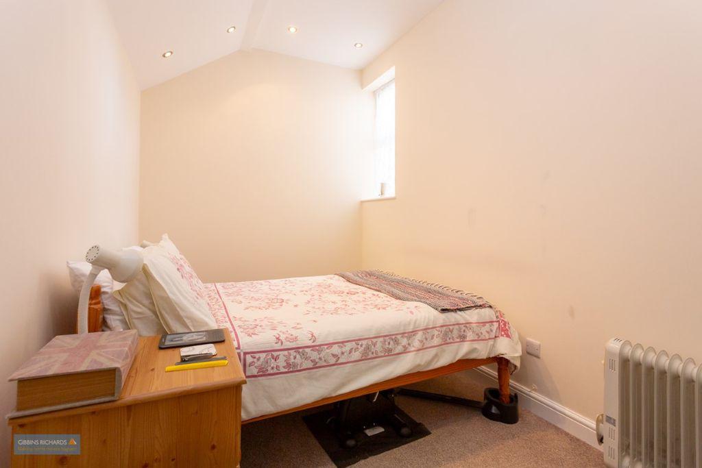 Bedroom / Study