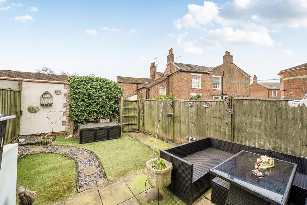 SOUTH FACING REAR GARDEN.jpg