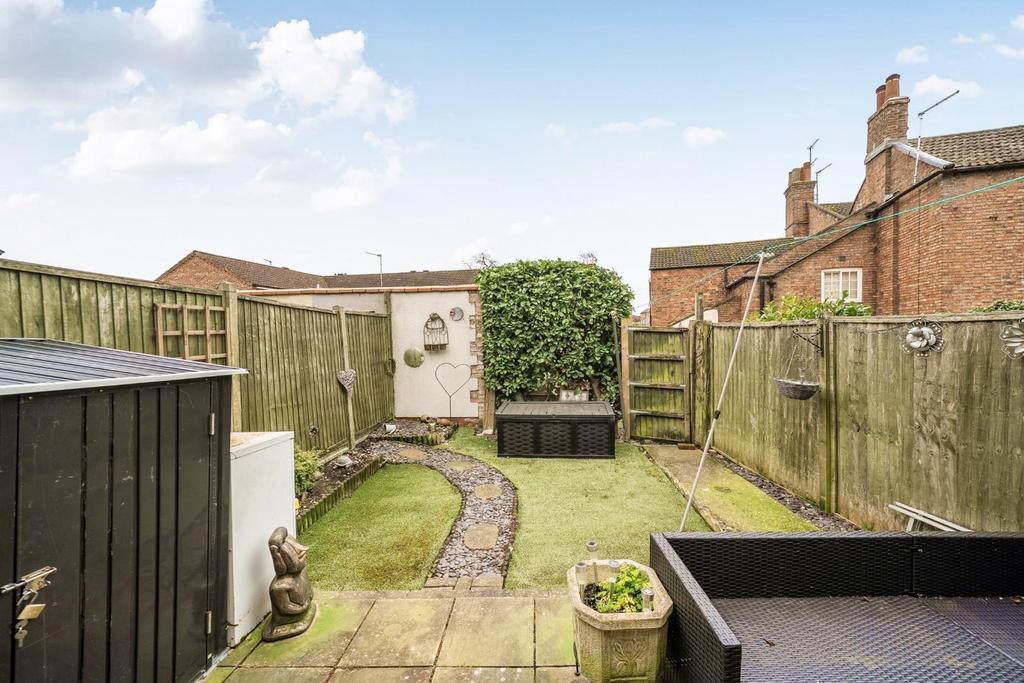 2nd view SOUTH FACING REAR GARDEN.jpg