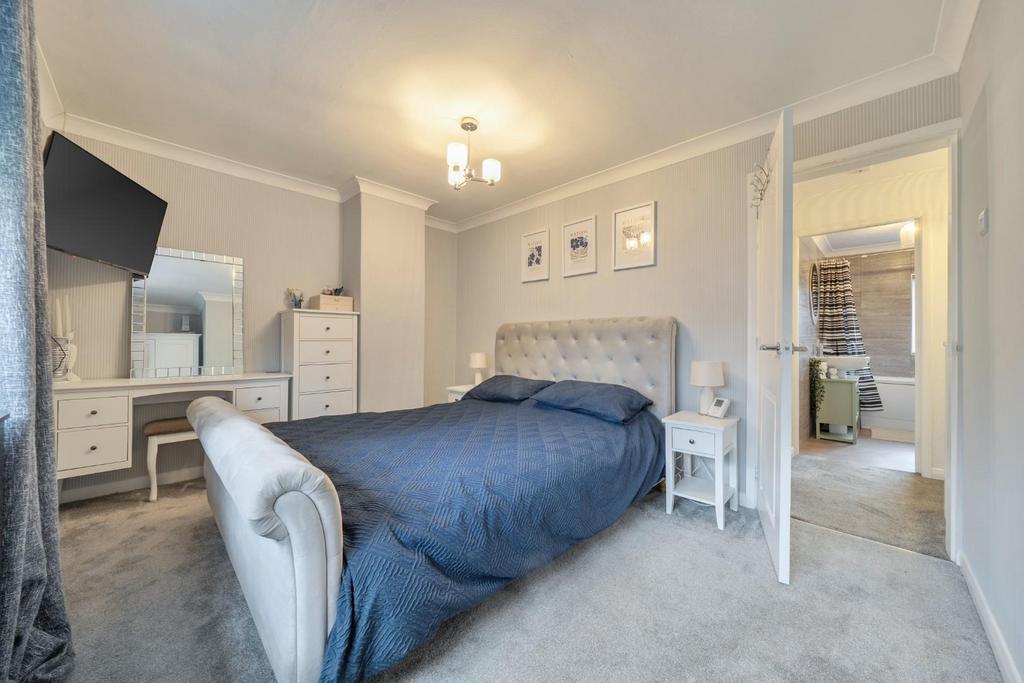 MASTER BEDROOM.jpg