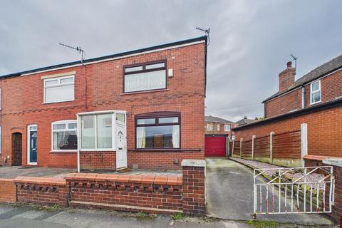 2 bedroom semi-detached house to rent, Old Lane, Oldham