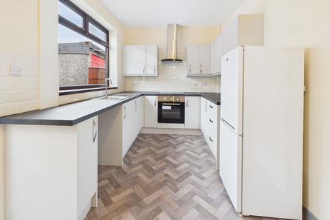 2 bedroom semi-detached house to rent, Old Lane, Oldham