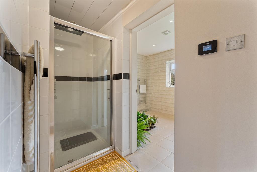 En-Suite - Off Bed