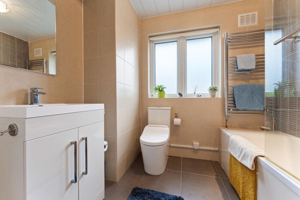 Family Bathroom/WC
