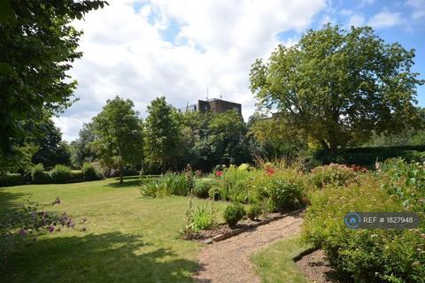2 bedroom flat to rent, Woodford Road, London, E18