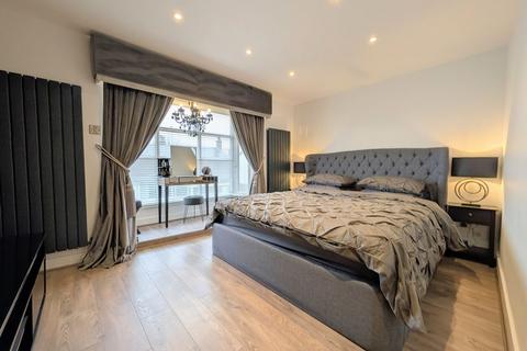 3 bedroom apartment to rent, Golf Open 2026 - Upper Aughton Road, Birkdale - Sleeps Eight