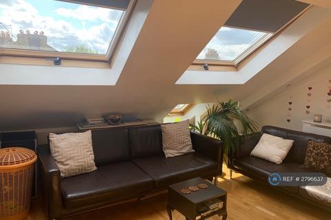 2 bedroom flat to rent, Knoll Road, London, SW18