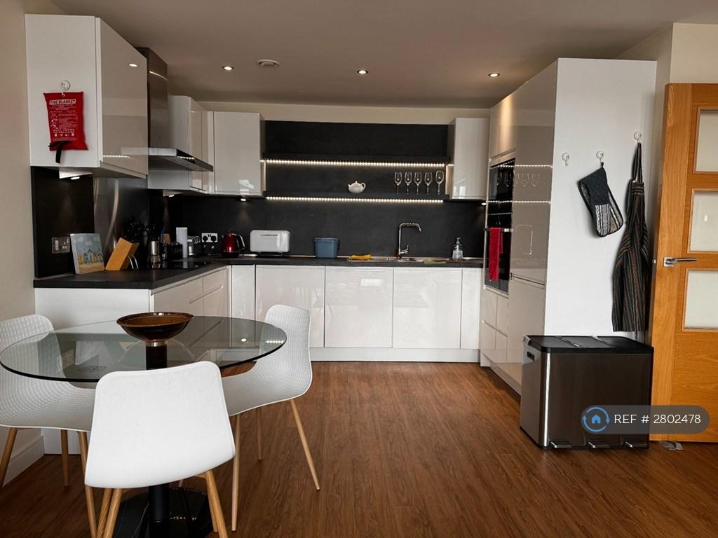 Kitchen &amp; Dining